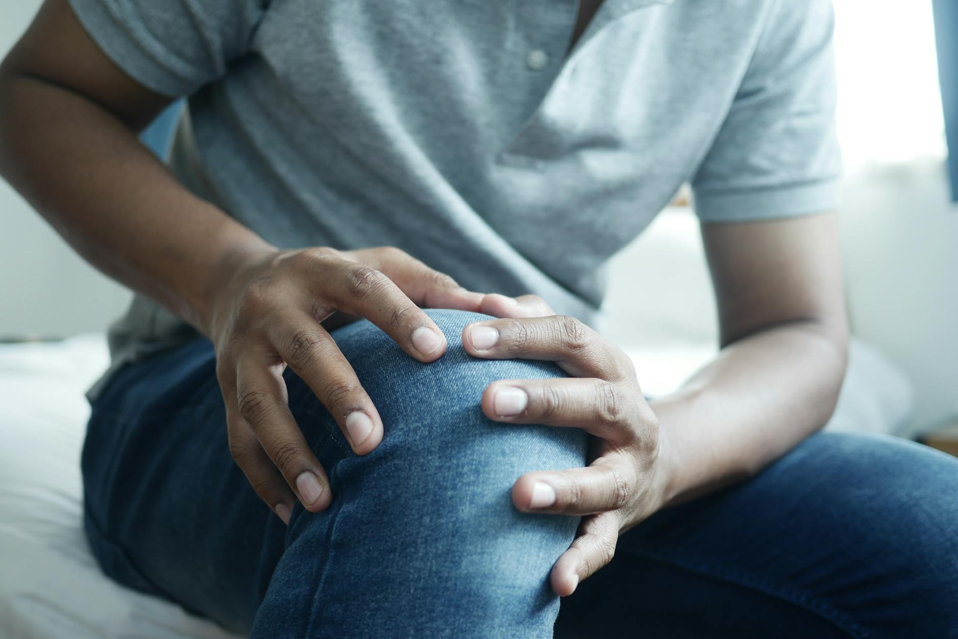 Bursitis Lutut — Punca, Rawatan & Senaman Pemulihan di Klinik Aisha Jengka, Pahang